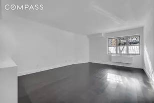 516 W 47th St, New York City, NY 10036 - Photo 2