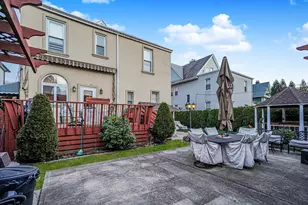 688 E 4th St, New York City, NY 11218 - Photo 30