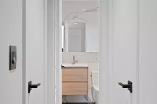 201 W 21st St, New York City, NY 10011 - Photo 12