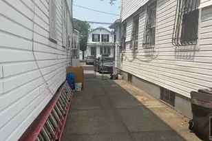 687 E 46th St, Brooklyn, NY 11203 - Photo 14