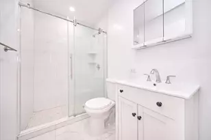 337 W 43rd St, New York City, NY 10036 - Photo 4