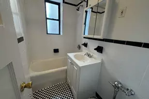32-15 35th St, New York City, NY 11106 - Photo 6