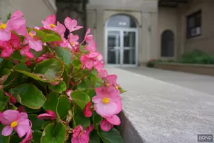 32-15 35th St, New York City, NY 11106 - Photo 2