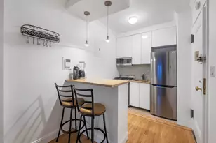 225 E 47th St, New York City, NY 10017 - Photo 4