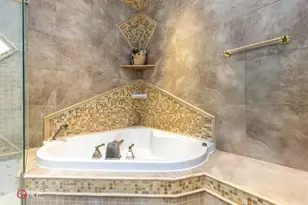 20-44 26th St, New York City, NY 11105 - Photo 10