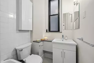 231 W 21st St, New York, NY 10011 - Photo 8