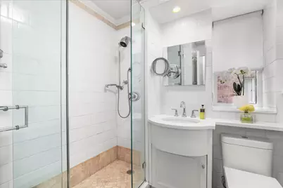 135 E 71st Street #3D, New York, NY 10021 - Photo 6