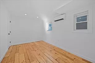 318 Beach 101st St, New York City, NY 11694 - Photo 14