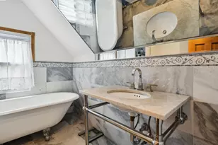 455 E 26th St, New York City, NY 11226 - Photo 14