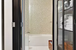 200 E 65th St, New York City, NY 10065 - Photo 22