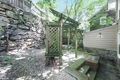 2253 Edsall Avenue, New York City, NY 10463 - Photo 18