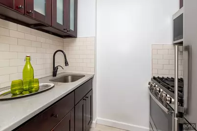 393 W 49th Street #3OO, New York City, NY 10019 - Photo 6