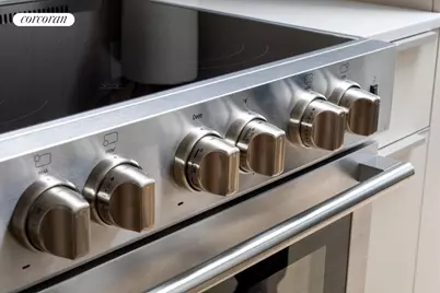 30-77 Vernon Boulevard #538W, Astoria, NY 11102 - Photo 4