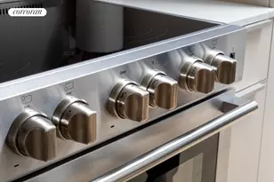 30-77 Vernon Blvd, Astoria, NY 11102 - Photo 4