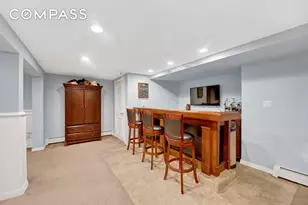 142-15 Newport Ave, New York City, NY 11694 - Photo 36