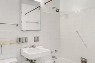 300 E 33rd St, New York City, NY 10016 - Photo 6