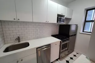 425 E 74th St, New York City, NY 10021 - Photo 4