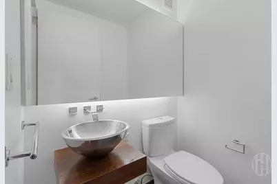 247 W 46th Street #1502, New York, NY 10036 - Photo 10