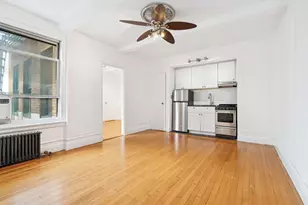 325 W 45th St, New York City, NY 10036 - Photo 2