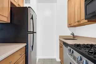 301 E 79th St, New York City, NY 10075 - Photo 4