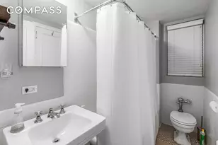 321 E 43rd St, New York, NY 10017 - Photo 10