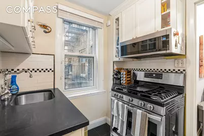 321 E 43rd Street #708, New York, NY 10017 - Photo 12