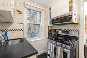 321 E 43rd St, New York, NY 10017 - Photo 12