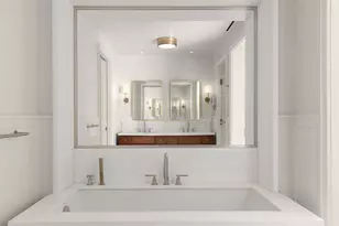 275 W 10th St, New York City, NY 10014 - Photo 8