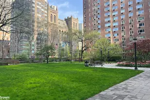 345 W 58th St, New York City, NY 10019 - Photo 12