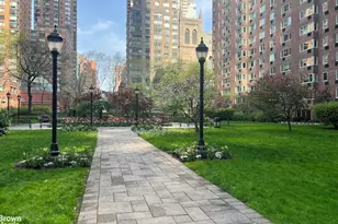 345 W 58th St, New York City, NY 10019 - Photo 14