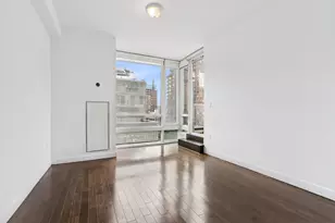 261 W 28th St, New York, NY 10001 - Photo 4