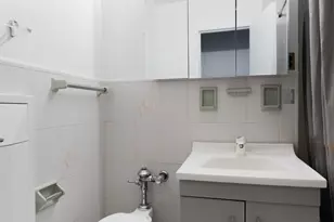 77 W 55th St, New York City, NY 10019 - Photo 12