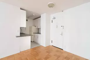 77 W 55th St, New York City, NY 10019 - Photo 8