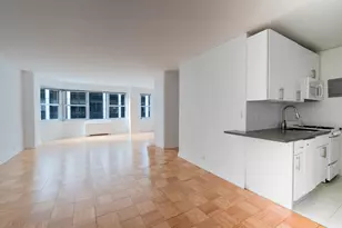 77 W 55th St, New York City, NY 10019 - Photo 4