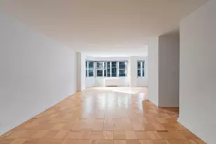 77 W 55th St, New York City, NY 10019 - Photo 2