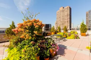 300 E 40th St, New York City, NY 10016 - Photo 2