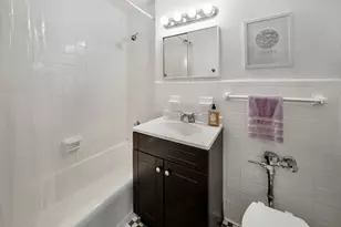 240 E 46th St, New York City, NY 10017 - Photo 4