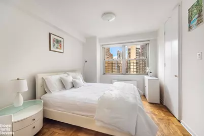 300 E 40th Street #16K, New York City, NY 10016 - Photo 8