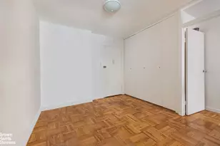 300 E 40th St, New York City, NY 10016 - Photo 18