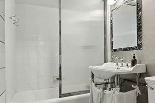 333 W 56th St, New York City, NY 10019 - Photo 4