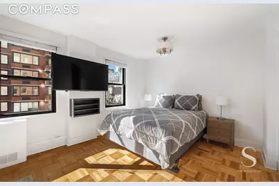 301 E 62nd Street #5E, New York City, NY 10065 - Photo 4