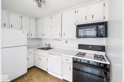 333 E 45th Street #7B, New York, NY 10017 - Photo 6