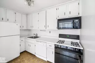 333 E 45th St, New York City, NY 10017 - Photo 6