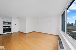 333 E 45th St, New York City, NY 10017 - Photo 2