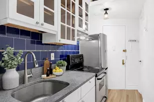 140 W 69th St, New York, NY 10023 - Photo 8