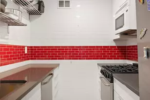 310 E 46th St, New York City, NY 10017 - Photo 4
