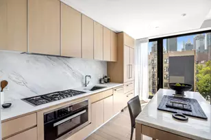 500 W 45th St, New York City, NY 10036 - Photo 2
