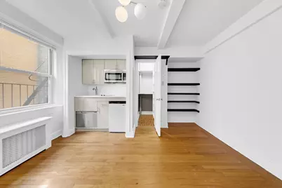 321 E 43rd Street #607, New York, NY 10017 - Photo 2