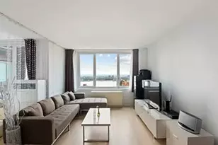 322 W 57th St, New York City, NY 10019 - Photo 2