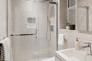 214 W 16th St, New York, NY 10011 - Photo 10